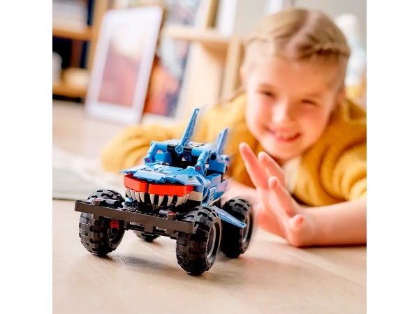 Monster Jam™ Megalodon™ 42134